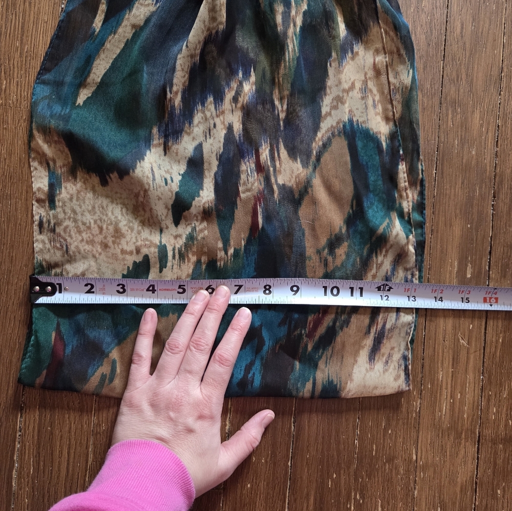 80s colors hunter green, cream and blue scarf